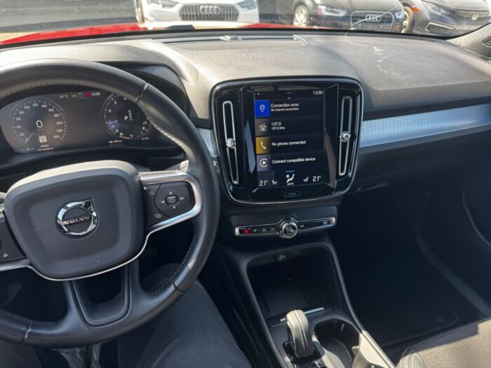 2020 Volvo XC40 Momentum T4 AWD Momentum - Image 4