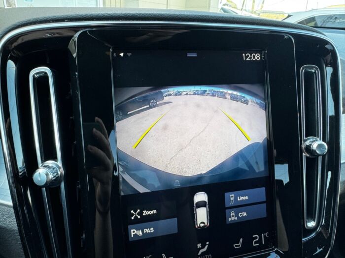 2020 Volvo XC40 Momentum T4 AWD Momentum - Image 7