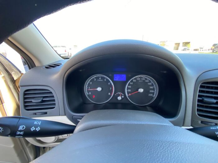 2010 Hyundai Accent GL 4dr Sdn Auto GL - Image 9