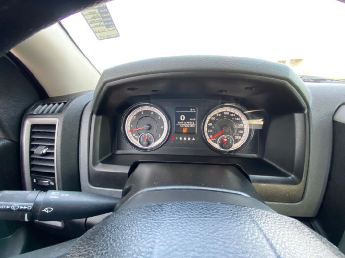 2019 Ram 1500 Classic Express Express 4x4 Crew Cab w/  BACKUP CAMERA - Image 10