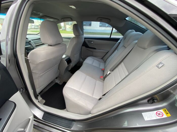 2017 Toyota Camry LE 4dr Sdn I4 Auto LE - Image 5