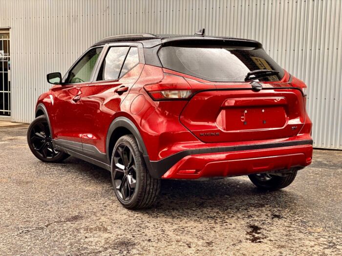 2021 Nissan Kicks SV SV FWD - Image 3