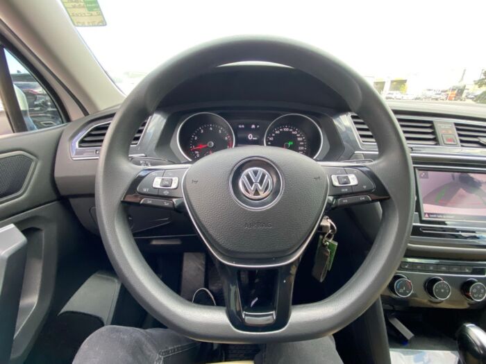 2021 Volkswagen Tiguan Trendline Trendline 4MOTION - Image 10