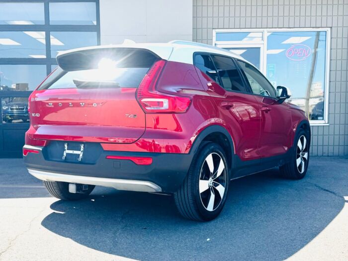 2020 Volvo XC40 Momentum T4 AWD Momentum - Image 2