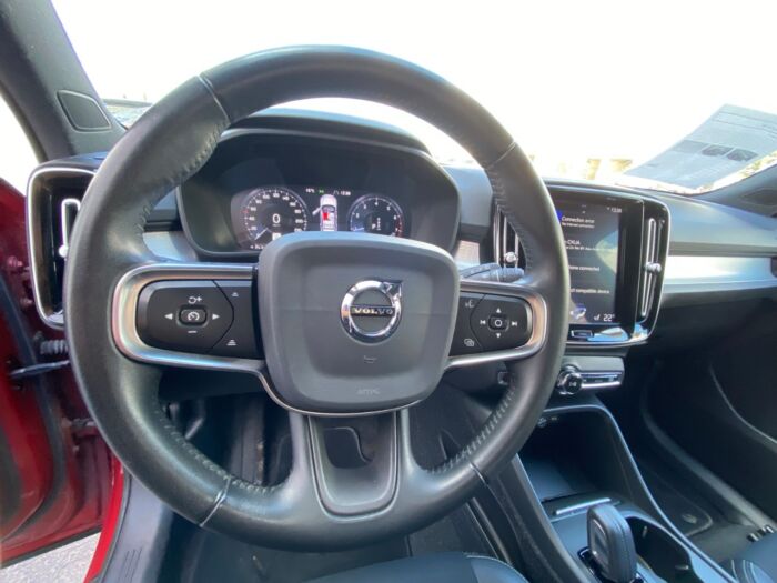 2020 Volvo XC40 Momentum T4 AWD Momentum - Image 8