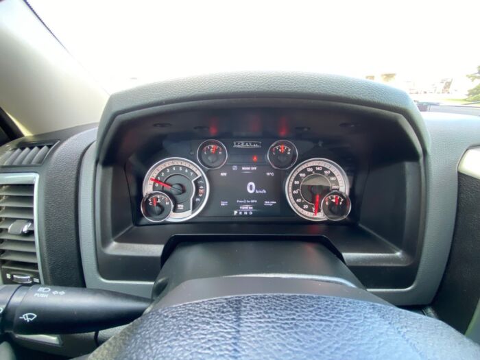 2018 Ram 1500 SLT SLT 4x4 Crew Cab 5'7" Box - Image 8