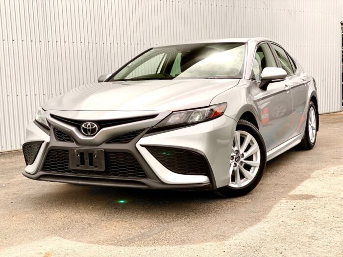 2022 Toyota Camry SE SE Auto - Image 2