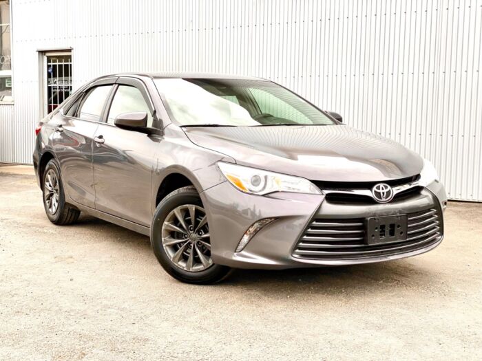 2017 Toyota Camry LE 4dr Sdn I4 Auto LE - Image 2