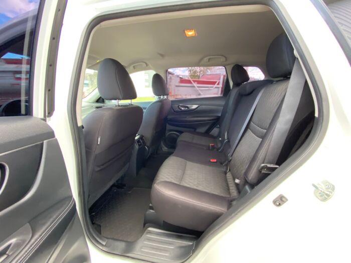 2017 Nissan Rogue SV AWD 4dr SV - Image 6