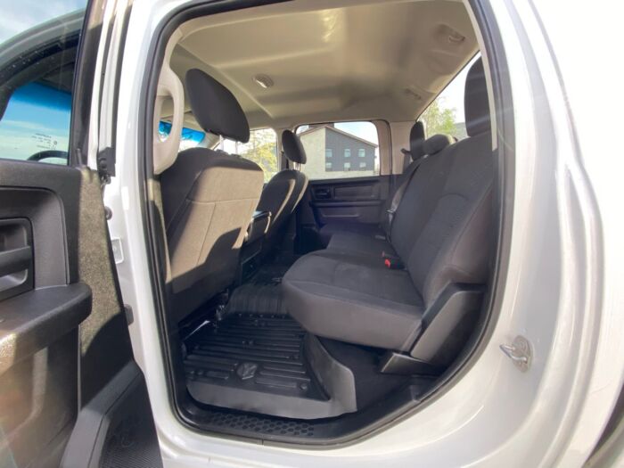 2019 Ram 1500 Classic Express Express 4x4 Crew Cab w/  BACKUP CAMERA - Image 8