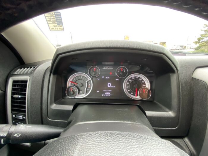 2021 Ram 1500 Classic Express Express 4x4 Crew Cab 5'7" Box - Image 9