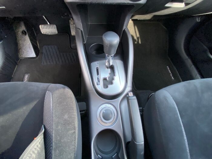 2011 Mitsubishi Outlander LS 4WD LS / 7 PASS / LOW KM. - Image 8