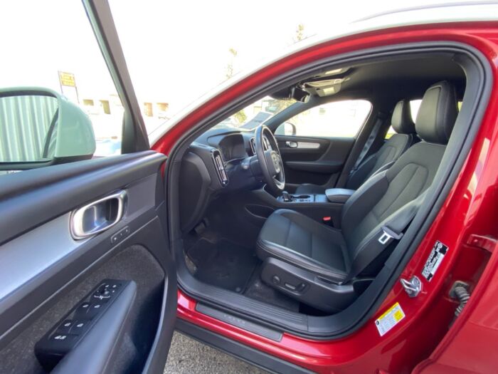 2020 Volvo XC40 Momentum T4 AWD Momentum - Image 6