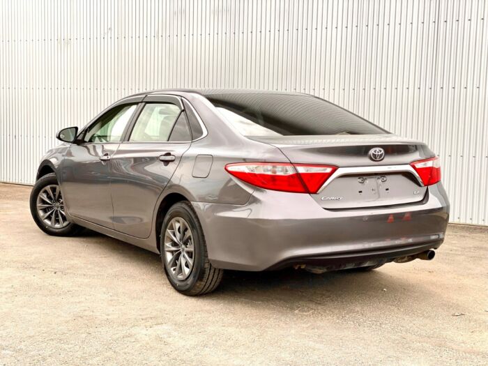 2017 Toyota Camry LE 4dr Sdn I4 Auto LE - Image 3