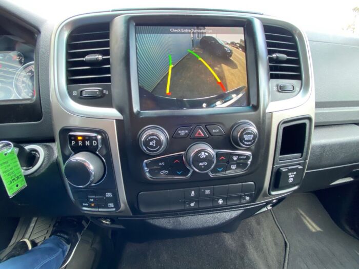 2018 Ram 1500 SLT SLT 4x4 Crew Cab 5'7" Box - Image 10