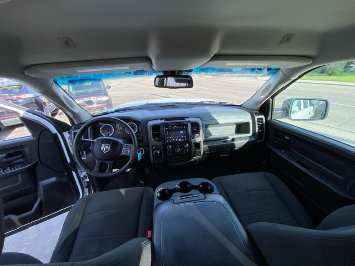 2019 Ram 1500 Classic Express Express 4x4 Crew Cab w/  BACKUP CAMERA - Image 5