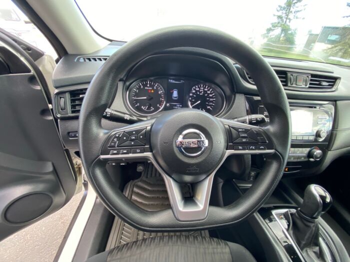 2017 Nissan Rogue SV AWD 4dr SV - Image 11