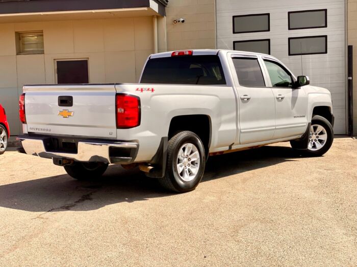 2017 Chevrolet Silverado 1500 LT Crew Cab Standard Box 4-Wheel Drive LT w/1LT - Image 3