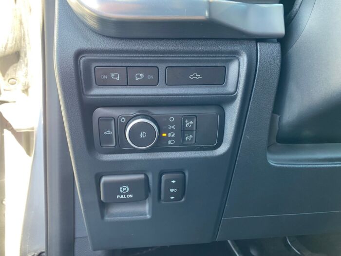 2021 Ford F-150 Lariat LARIAT 4WD SuperCrew 5.5' Box - Image 11