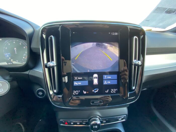 2020 Volvo XC40 Momentum T4 AWD Momentum - Image 7