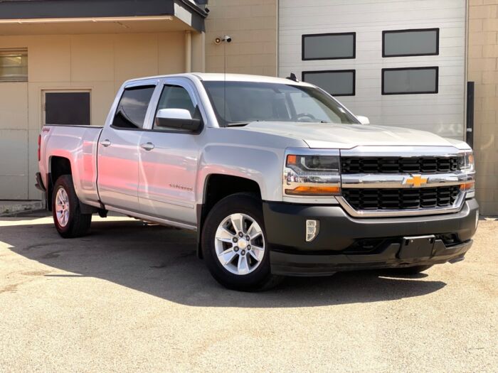 2017 Chevrolet Silverado 1500 LT Crew Cab Standard Box 4-Wheel Drive LT w/1LT - Image 2