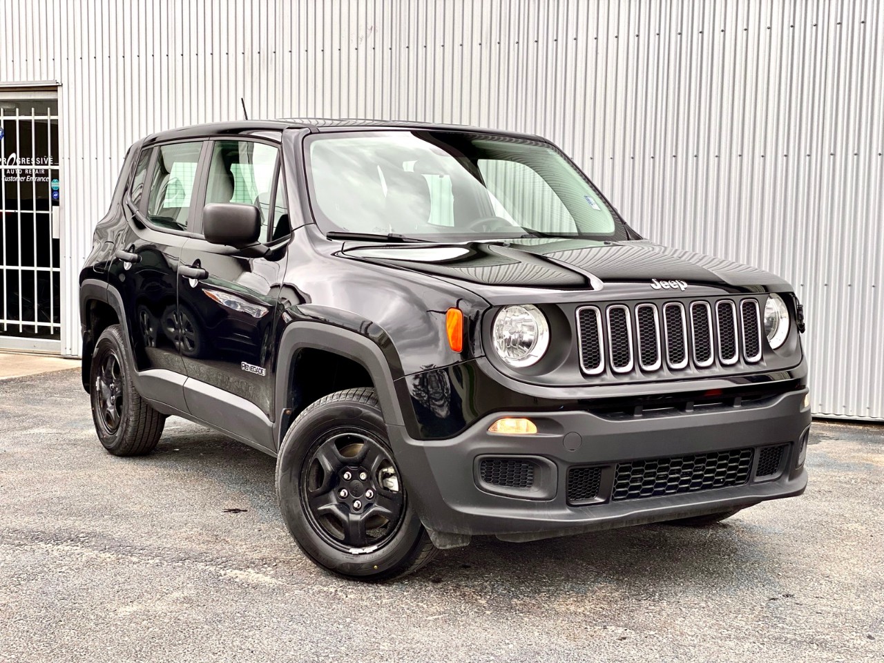 USED 2017 Jeep Renegade Sport Sport 4x4 Calgary AB T2G 4P2