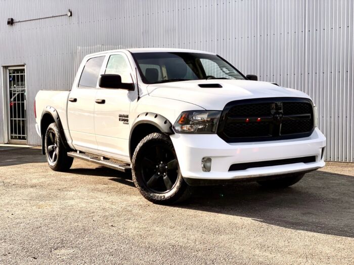2019 Ram 1500 Classic Express Express 4x4 Crew Cab w/  BACKUP CAMERA - Image 2