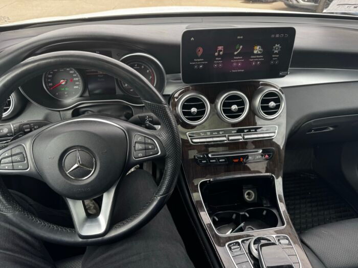 2018 Mercedes-Benz GLC GLC 300 GLC 300 4MATIC SUV - Image 4