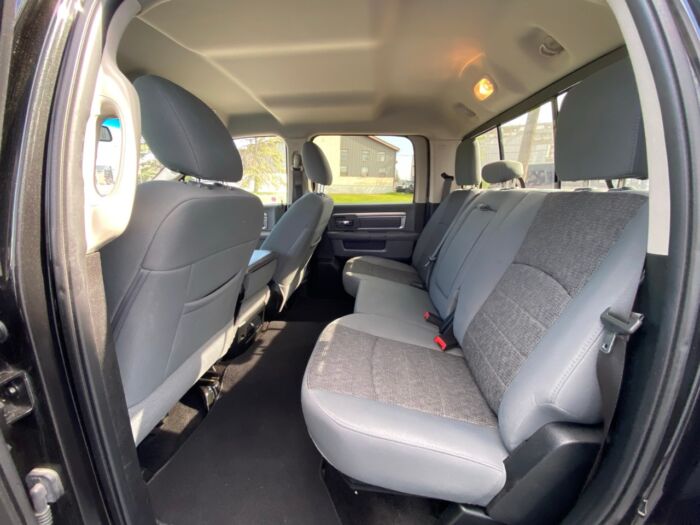 2018 Ram 1500 SLT SLT 4x4 Crew Cab 5'7" Box - Image 7