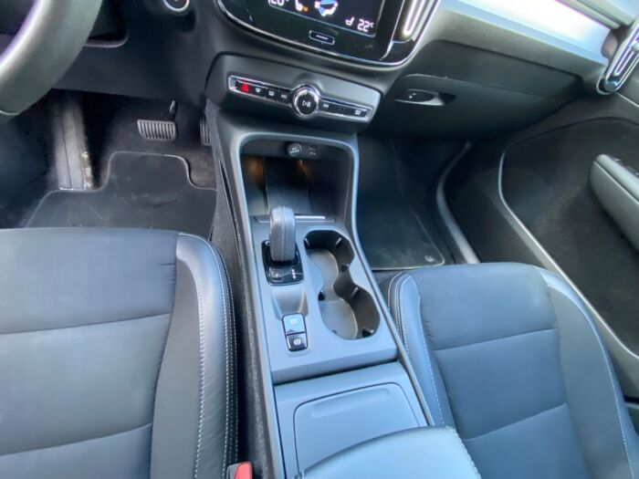 2020 Volvo XC40 Momentum T4 AWD Momentum - Image 10