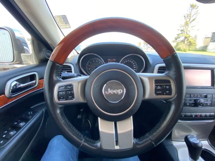 2011 Jeep Grand Cherokee Overland 4WD 4dr Overland - Image 11