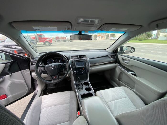 2017 Toyota Camry LE 4dr Sdn I4 Auto LE - Image 4
