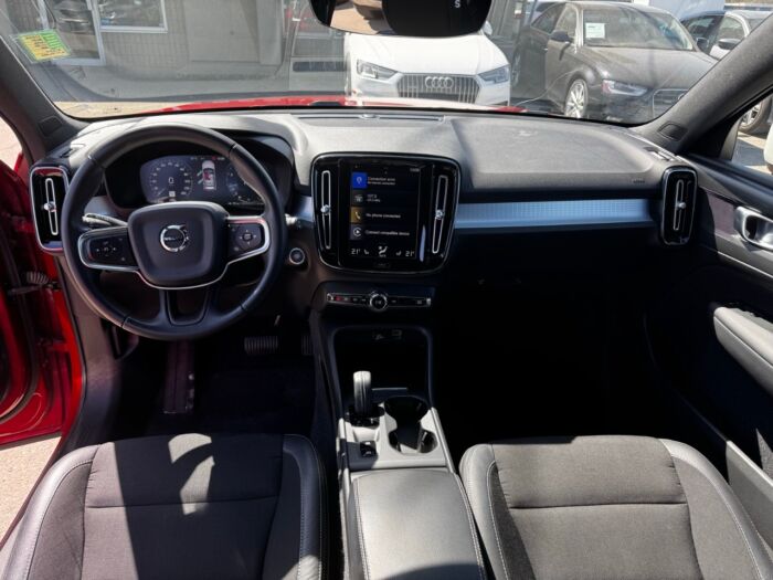 2020 Volvo XC40 Momentum T4 AWD Momentum - Image 5