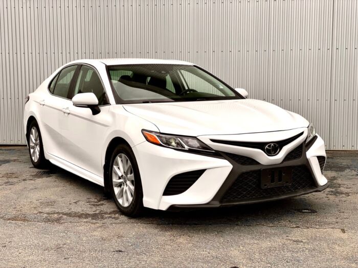 2020 Toyota Camry SE SE Auto - Image 2