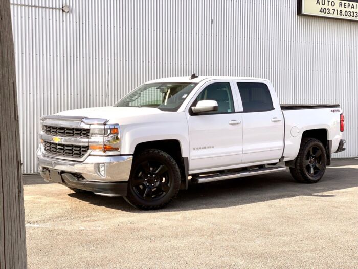 2017 Chevrolet Silverado 1500 LT Crew Cab Short Box 4-Wheel Drive LT w/1LT - Image 2
