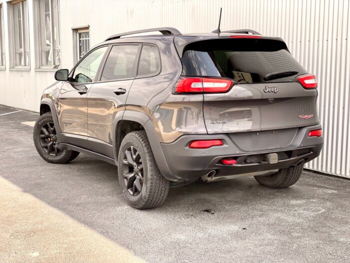 2018 Jeep Cherokee Trailhawk Leather Plus Trailhawk Leather Plus 4x4 - Image 3