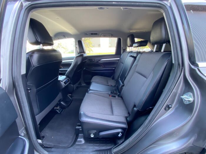 2018 Toyota Highlander LE AWD LE / BACKUP CAM / HEATED SEATS / 8 PASS - Image 5