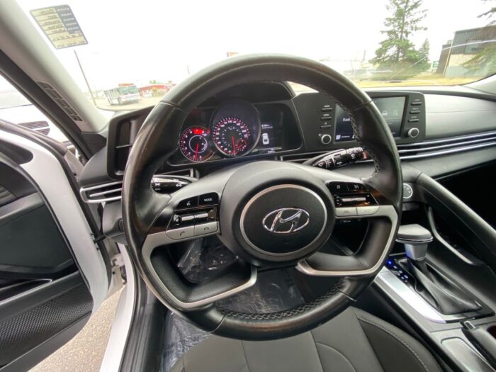 2021 Hyundai Elantra Preferred Preferred IVT - Image 5
