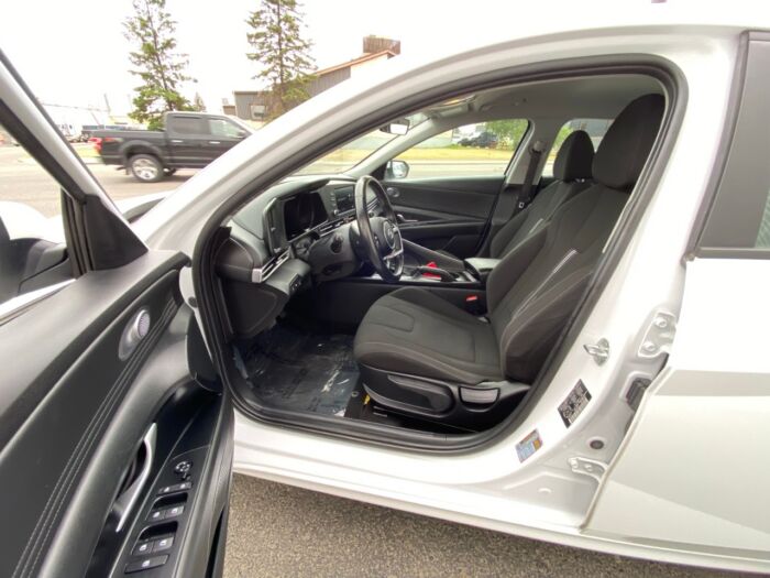 2021 Hyundai Elantra Preferred Preferred IVT - Image 8