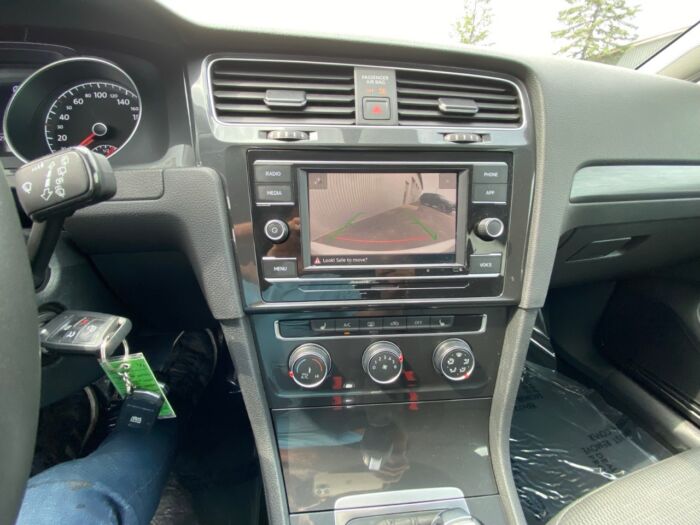 2020 Volkswagen Golf Comfortline Comfortline w/ BACKUP CAMERA / HEATED SEATS - Image 8