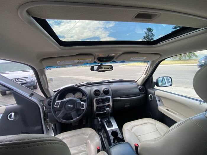 2004 Jeep Liberty Limited 4dr Limited 4WD - Image 4