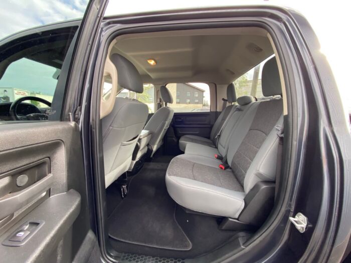 2019 Ram 1500 Classic Express Express 4x4 Crew Cab 5'7" Box - Image 7