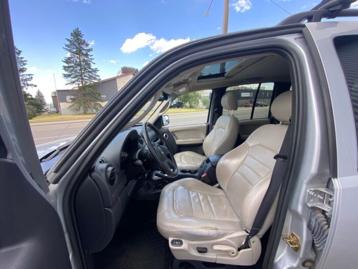 2004 Jeep Liberty Limited 4dr Limited 4WD - Image 9