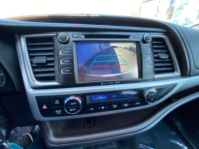 2018 Toyota Highlander LE AWD LE / BACKUP CAM / HEATED SEATS / 8 PASS - Image 11