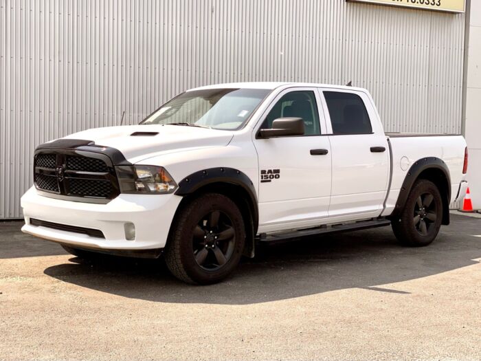 2019 Ram 1500 Classic Express Express 4x4 Crew Cab w/  BACKUP CAMERA - Image 2