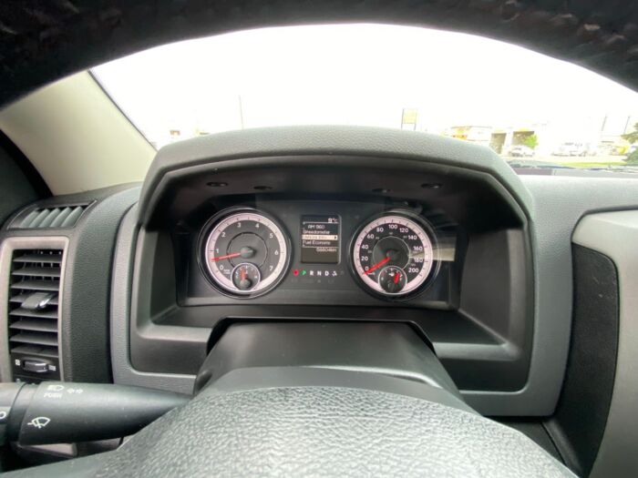 2019 Ram 1500 Classic Express Express 4x4 Crew Cab 5'7" Box - Image 9