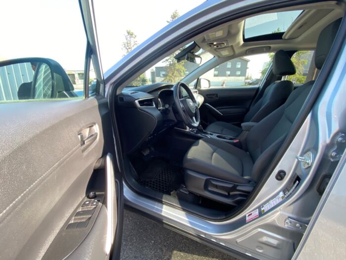 2022 Toyota Corolla Cross LE LE AWD w/ BACKUP CAMERA /  SUNROOF /  LANE ASSIST - Image 7
