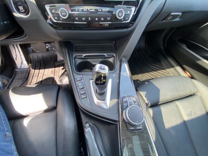 2018 BMW 3 Series 330i xDrive 330i xDrive Sedan - Image 8