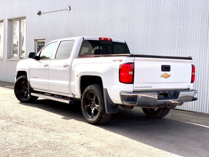 2017 Chevrolet Silverado 1500 LT Crew Cab Short Box 4-Wheel Drive LT w/1LT - Image 3