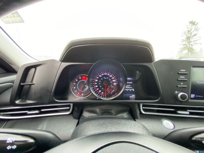 2021 Hyundai Elantra Preferred Preferred IVT - Image 9
